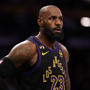 天博直播-ESPN：珍妮24年夏天续约詹姆斯更多是出于无奈 无法承受舆论压力